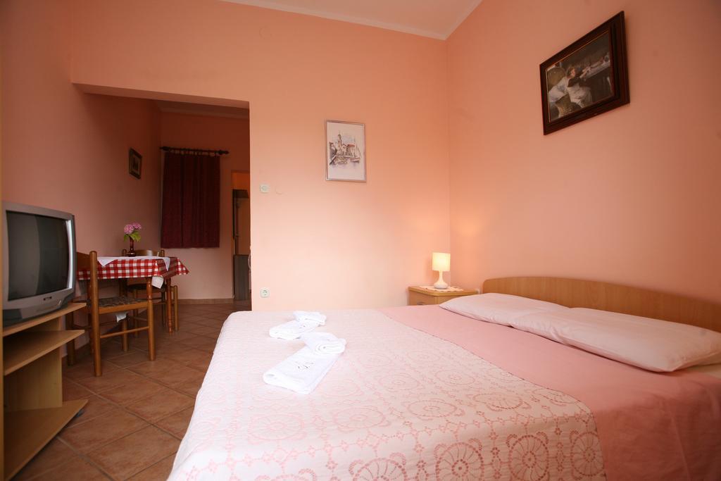 Apartments Neda - Porec South Room photo